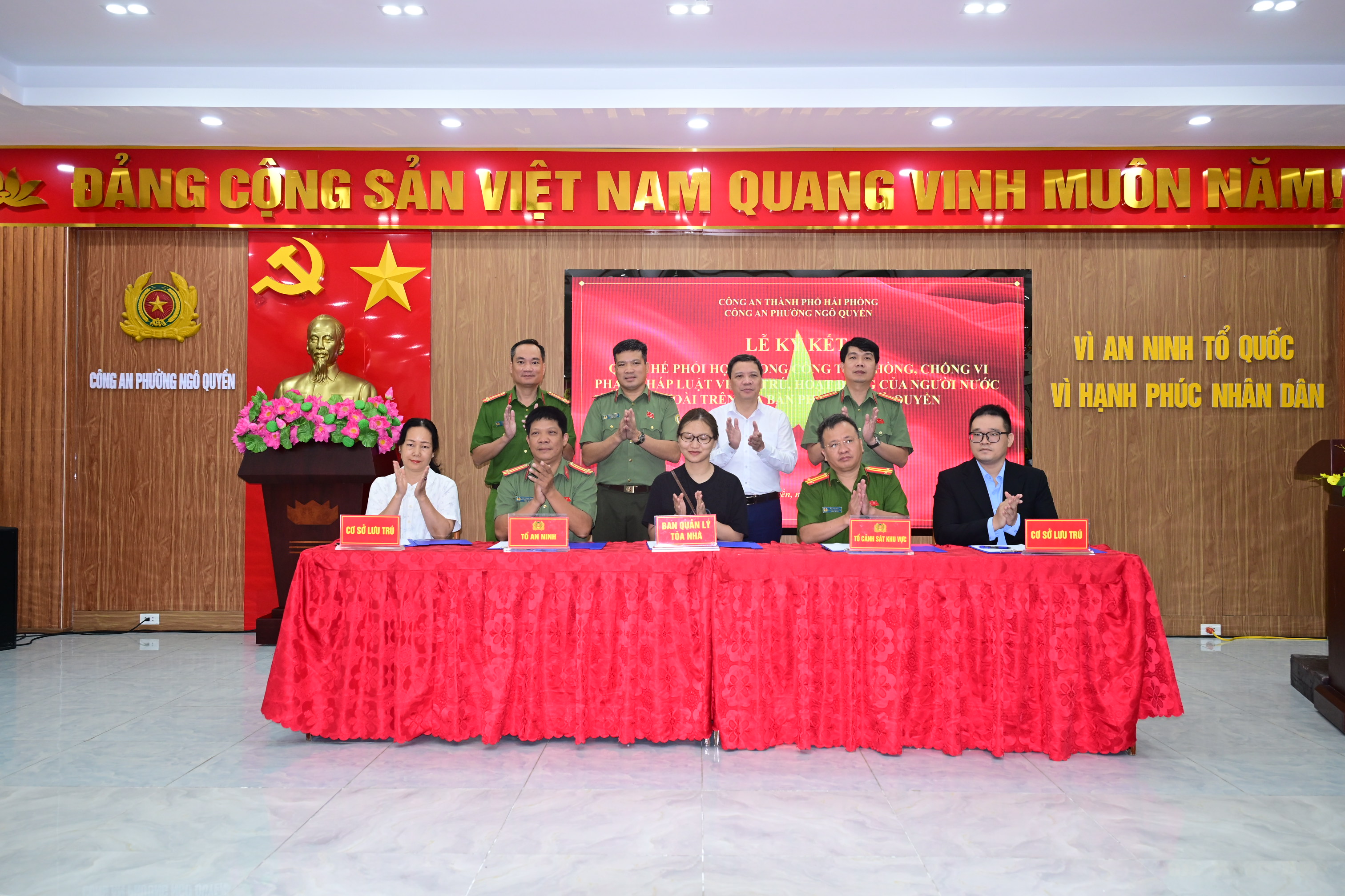 Công an phường Ngô Quyền: Triển khai Quy chế phối hợp trong công tác phòng, chống vi phạm pháp luật về cư trú, hoạt động của người nước ngoài